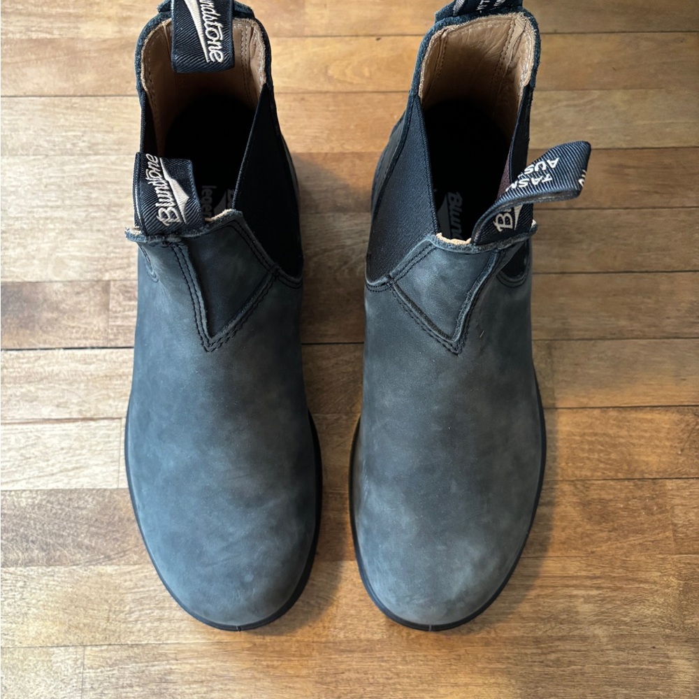 Blundstone boots Like new